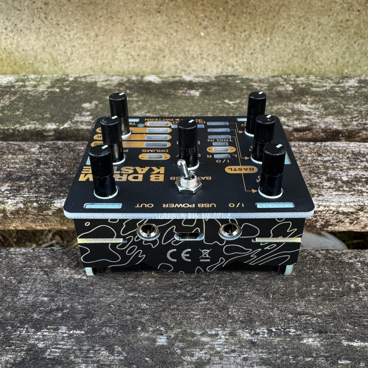 BASTL INSTRUMENTSのKASTLE DRUMモジュラーシンセ BASTL Kastle Drum Handheld Modular Synthesizer - Perfect Circuit