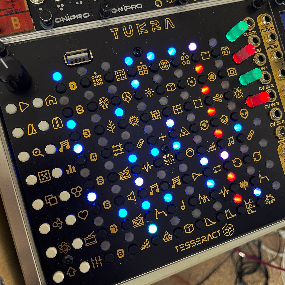 Tesseract Modular Radioactive モジュラーシンセ Tesseract Modular Radioactive モジュラーシンセ