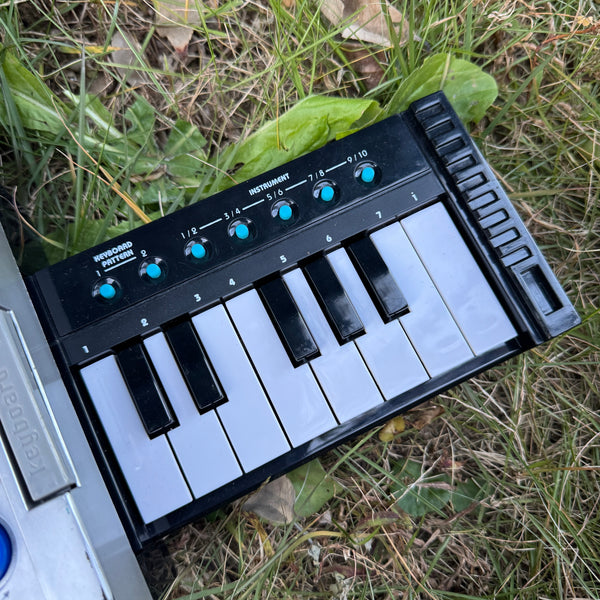 CIRCUIT BENT - MIX ME DJ