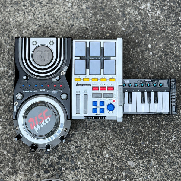 CIRCUIT BENT - MIX ME DJ