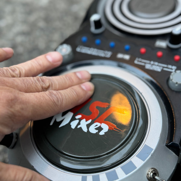 CIRCUIT BENT - MIX ME DJ