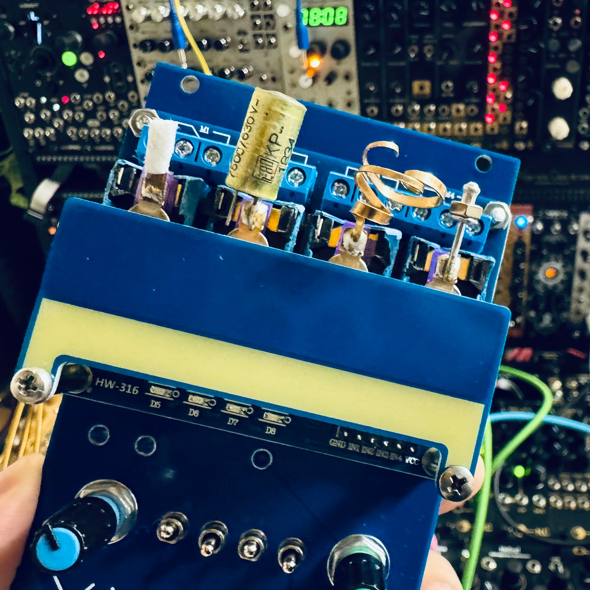Gijs Gieskes / 4 Relay モジュラーシンセ maxresdefault.jpg