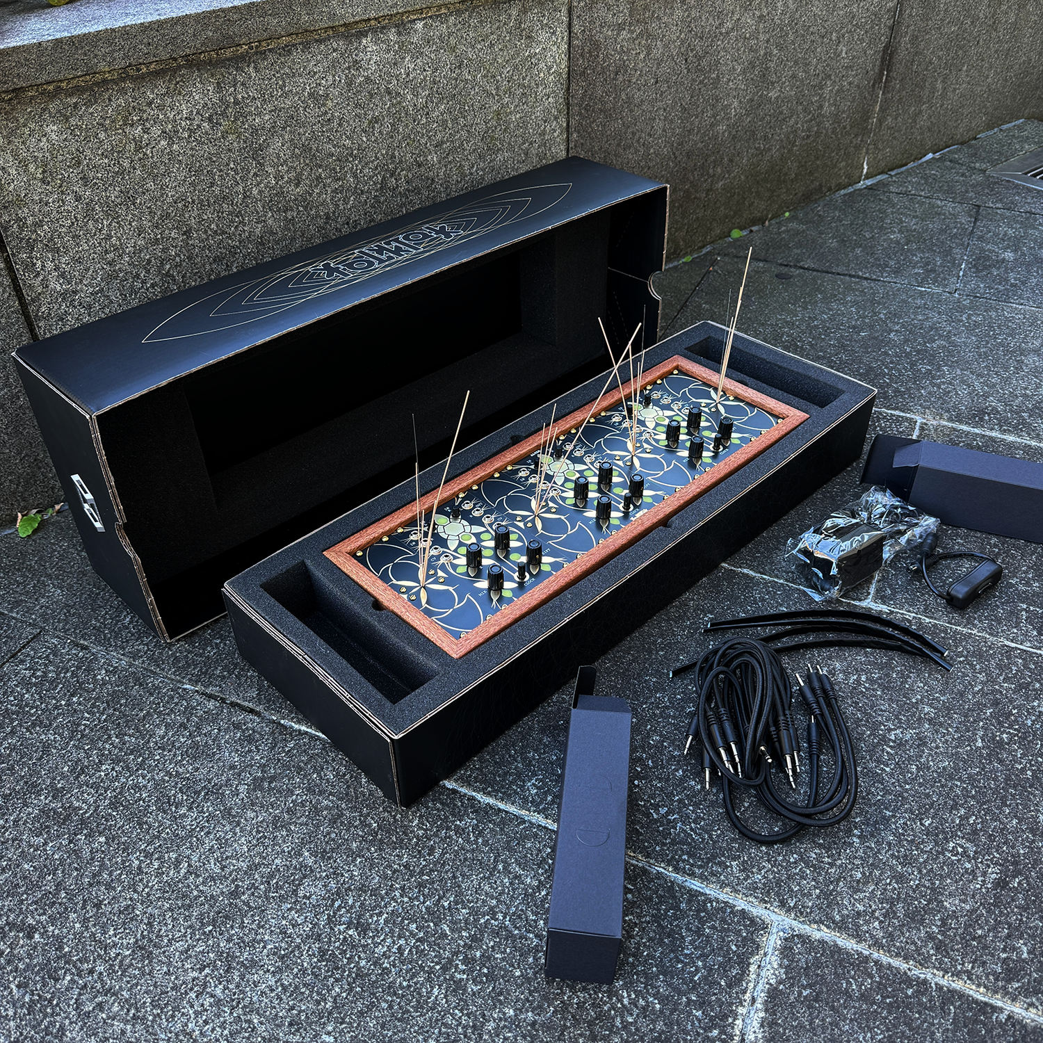 Folktek / Resonant Garden モジュラーシンセ mqdefault.jpg Folktek / Resonant Garden モジュラーシンセ mqdefault.jpg