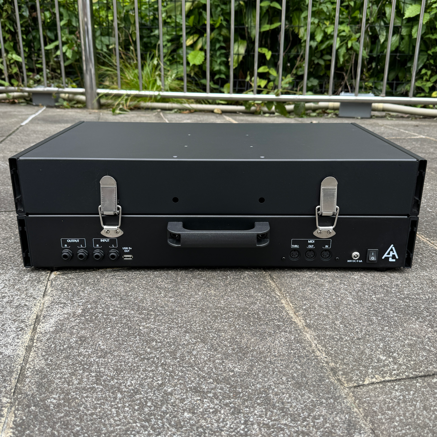 104HP Powered Eurorack Case – moog