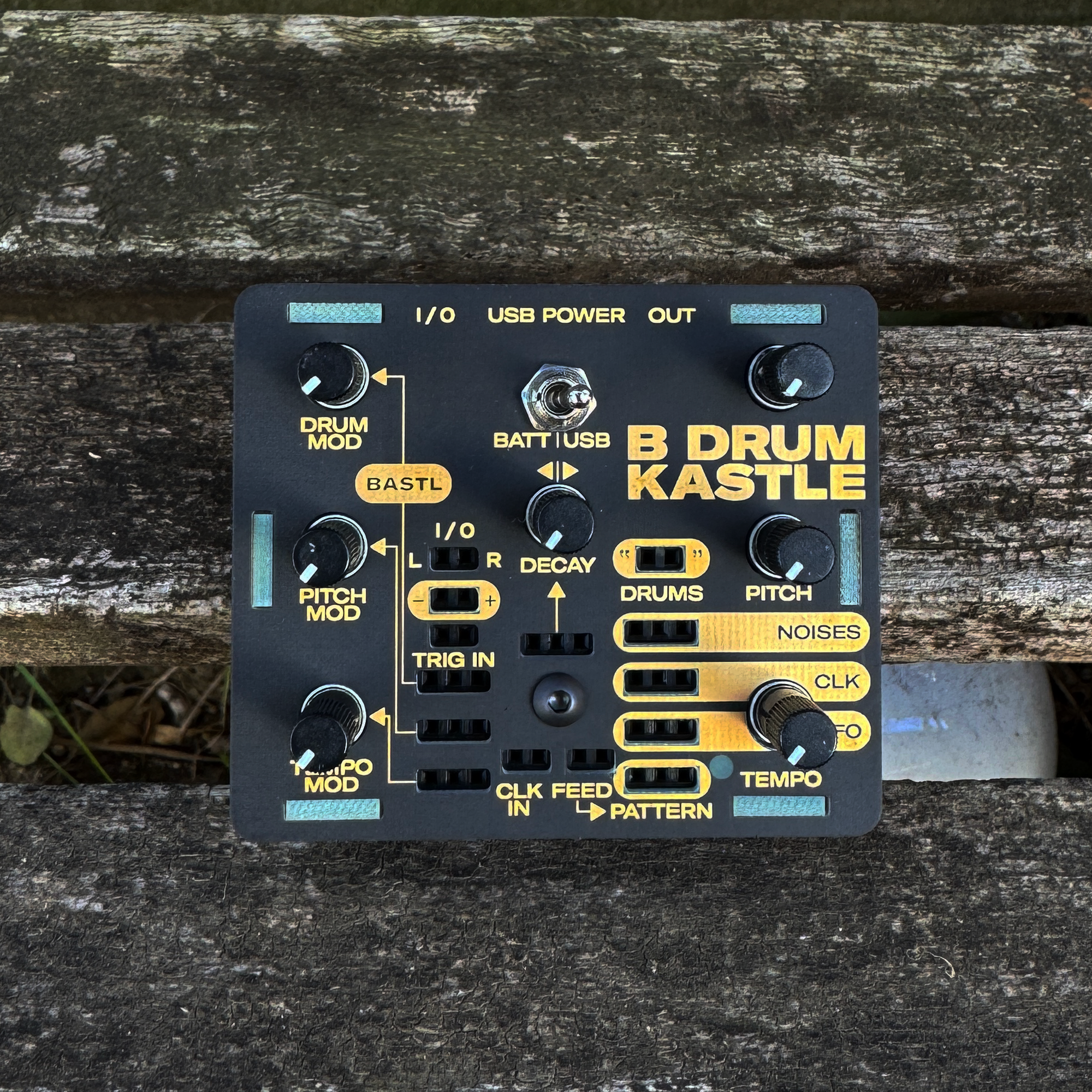 Bastl Kastle Drum – Discover rhythm on a tiny patchable