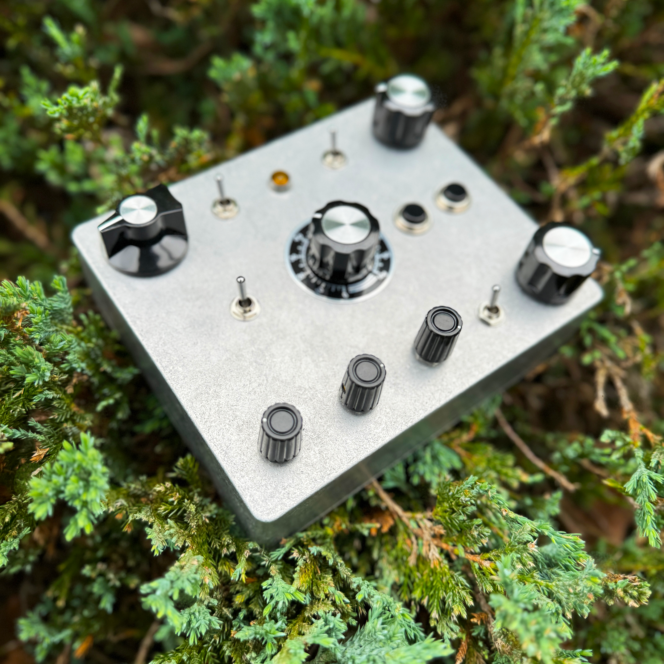 生産終了アナログシンセサイザーJMTSYNTH RVO-3 生産終了アナログシンセサイザーJMTSYNTH RVO-3