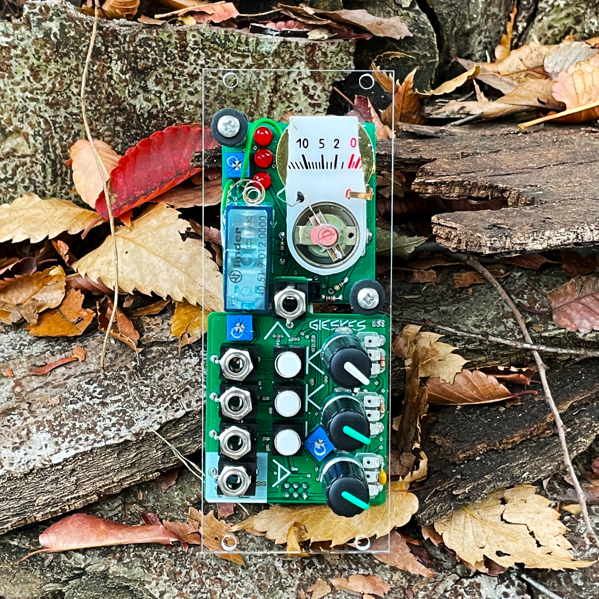 Gijs Gieskes / VU Perc Relay モジュラーシンセ VU-PERC-RELAY – beatsville