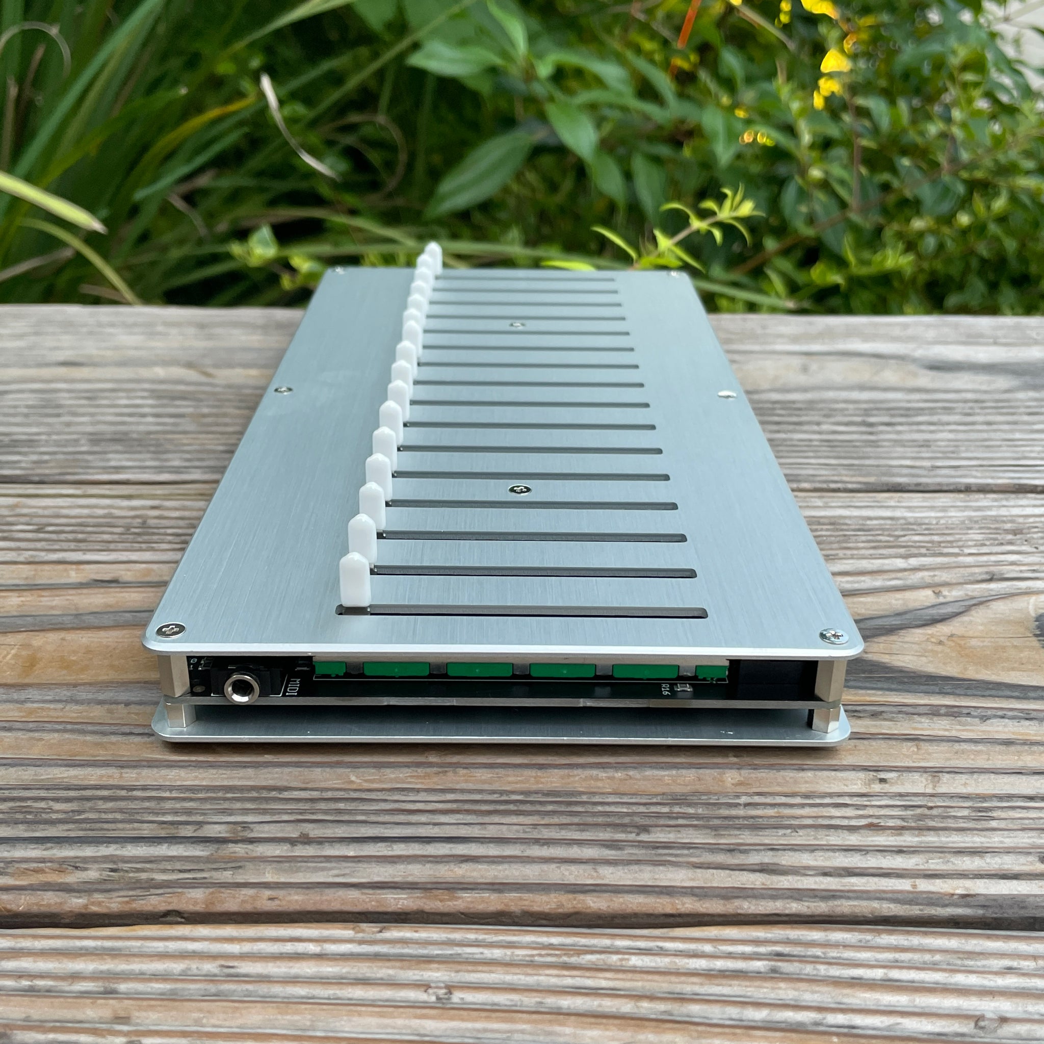 SdkcInstruments 16n Midiコントローラー モジュラーシンセ SdkcInstruments 16n Midiコントローラー モジュラーシンセ