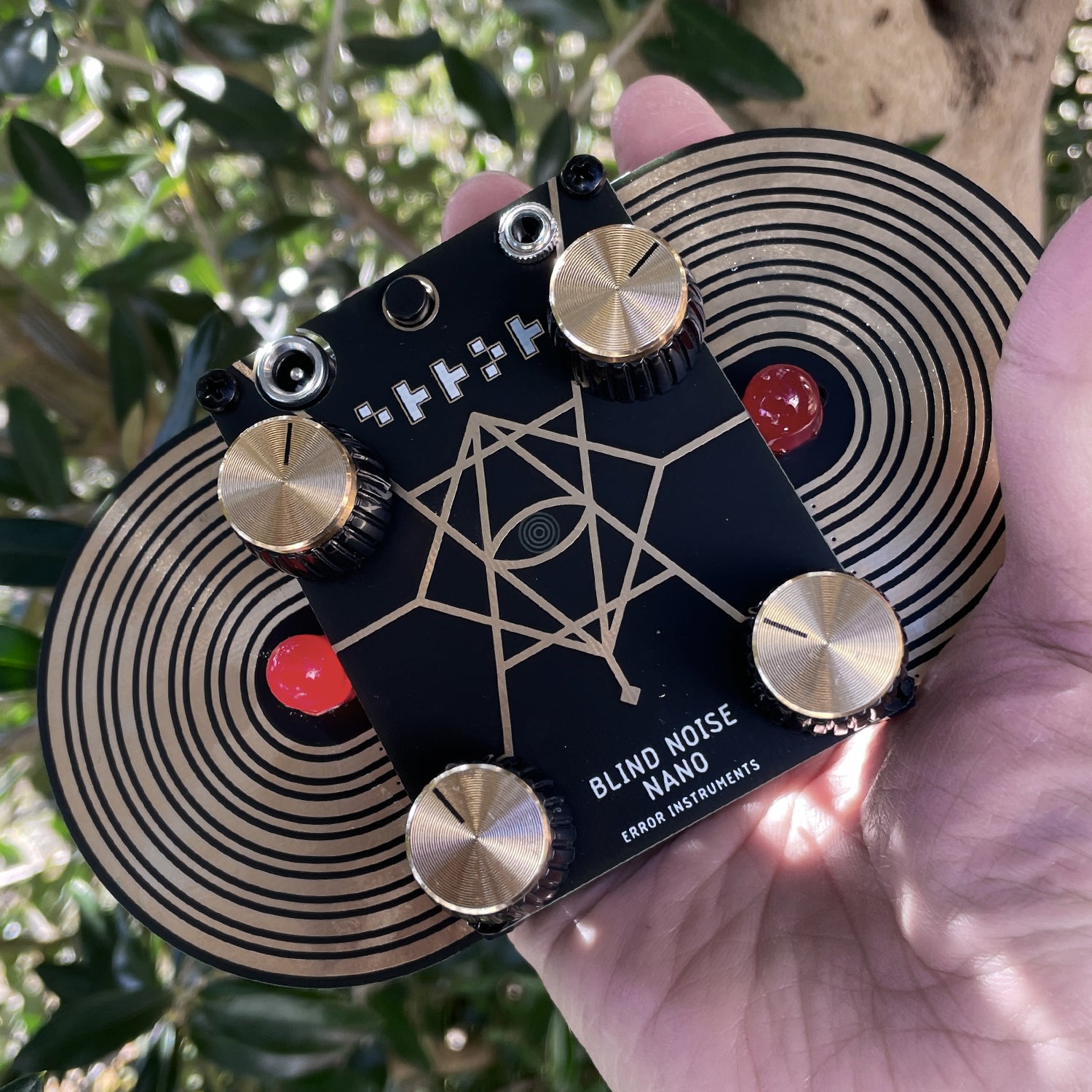 blindnoise-nano-002_2048x.jpg?