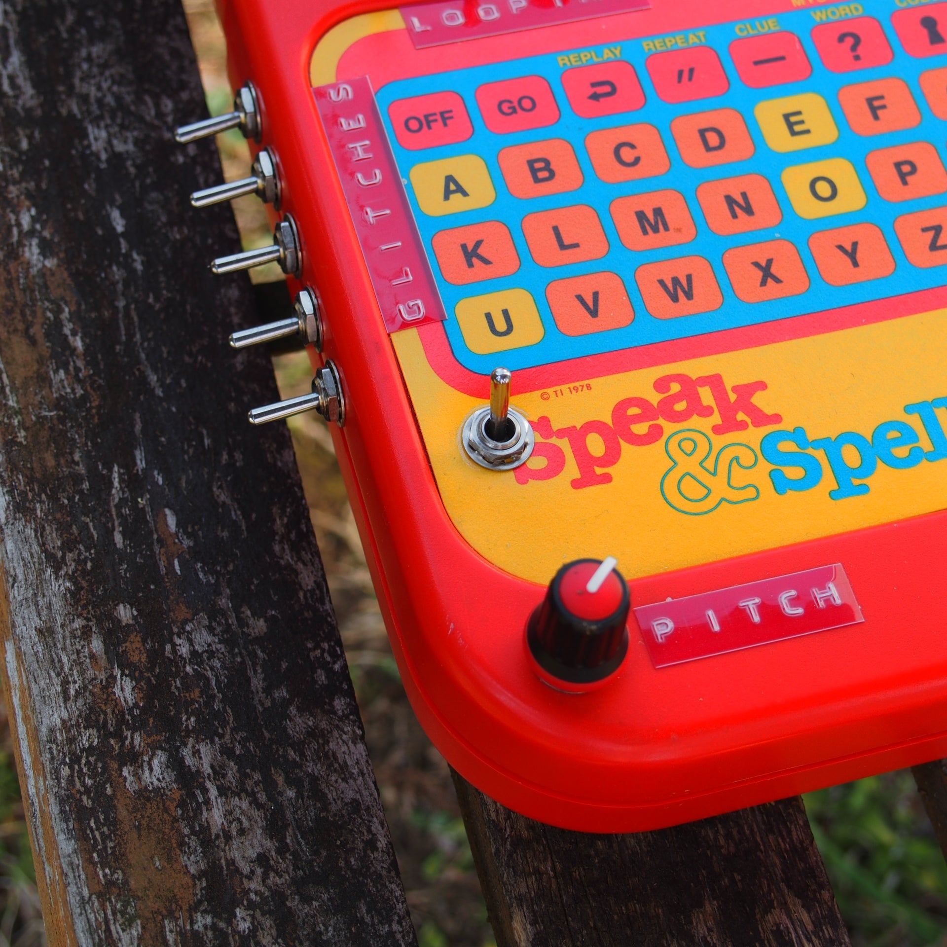スピークアンドスペル Amazon.com: Speak & Spell Electronic Game - Educational